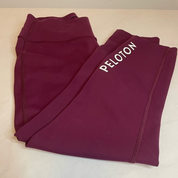 PELOTON Capri Burgundy Legging - Picture 5 of 12